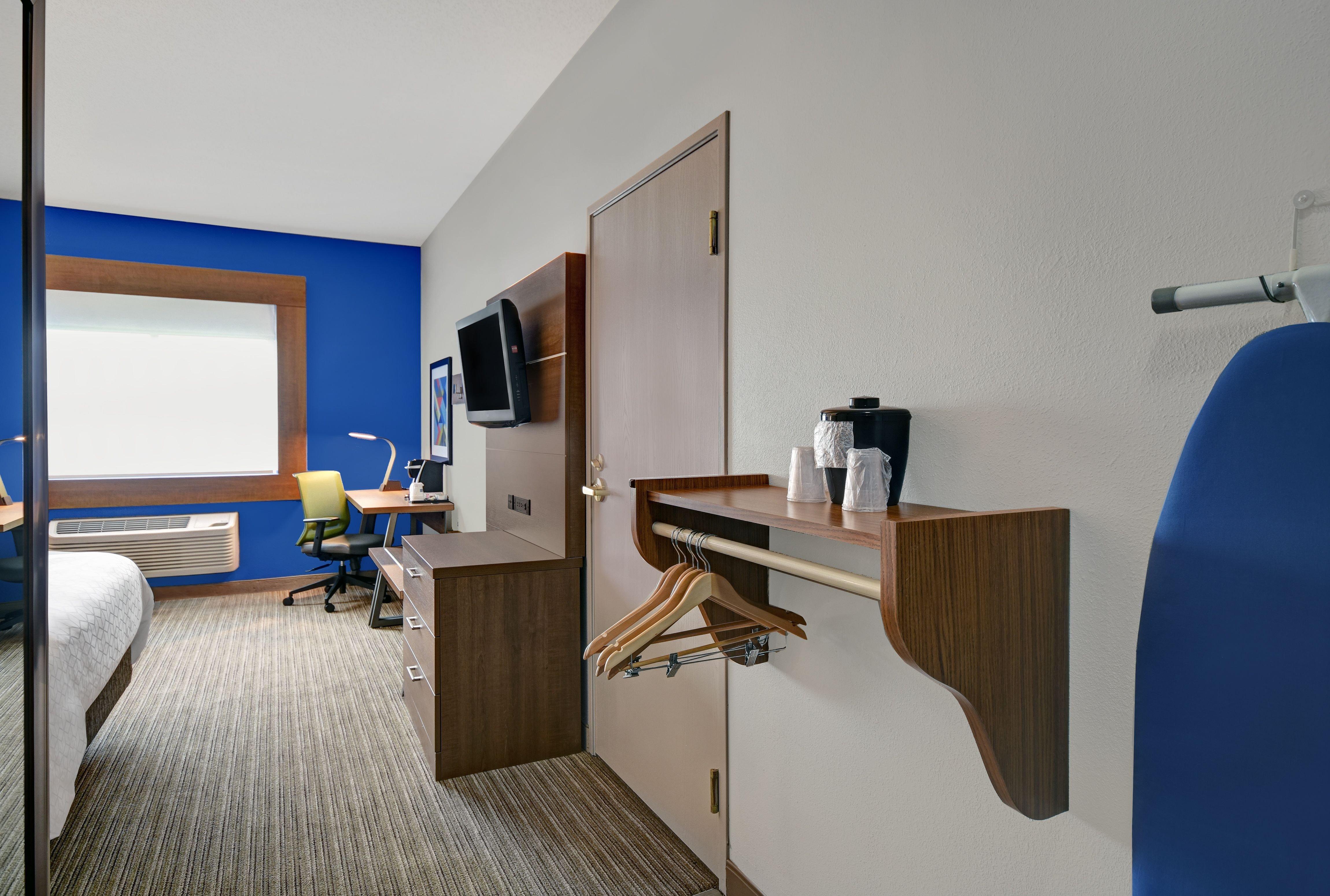 Holiday Inn Express Adrian By Ihg Екстериор снимка