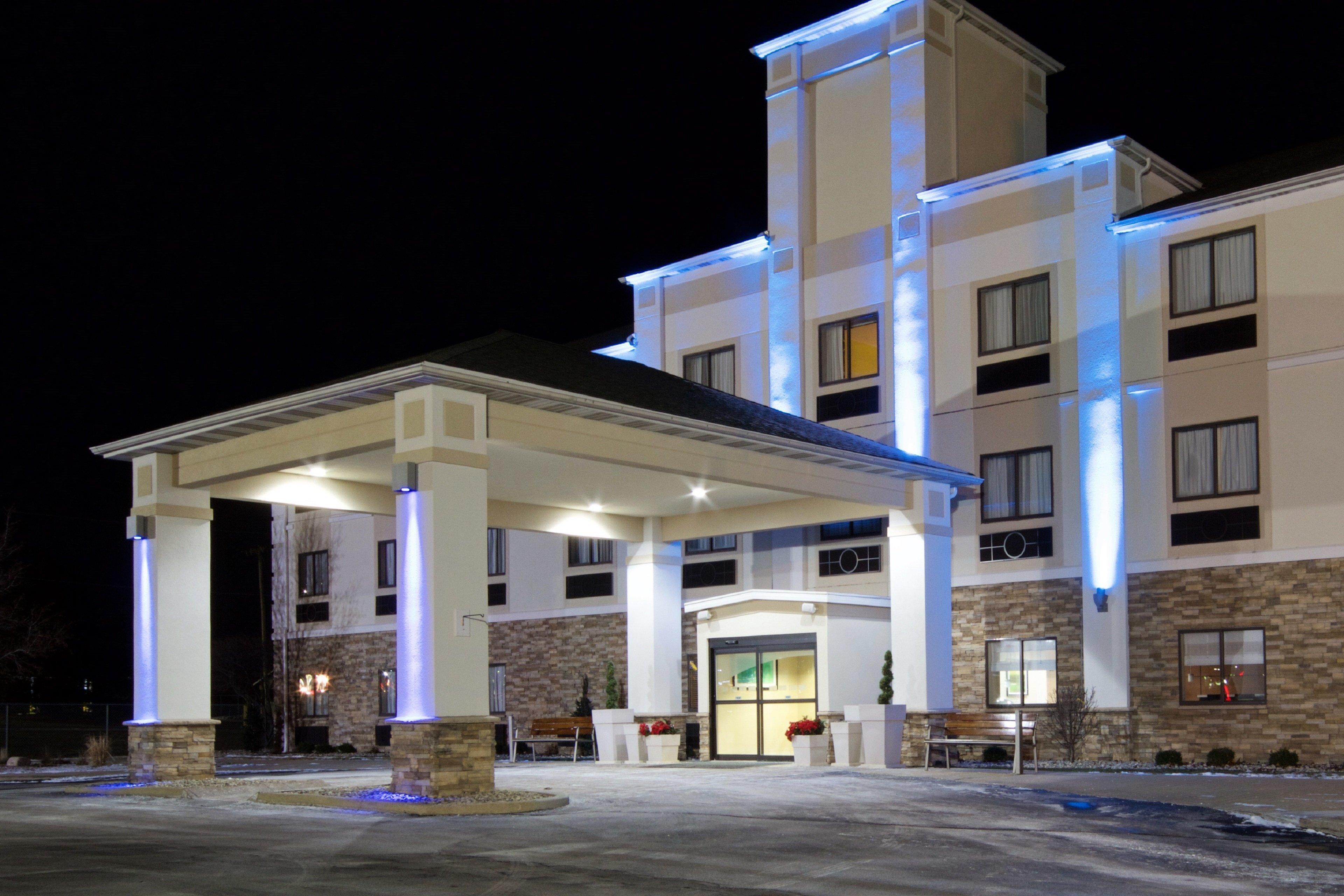 Holiday Inn Express Adrian By Ihg Екстериор снимка