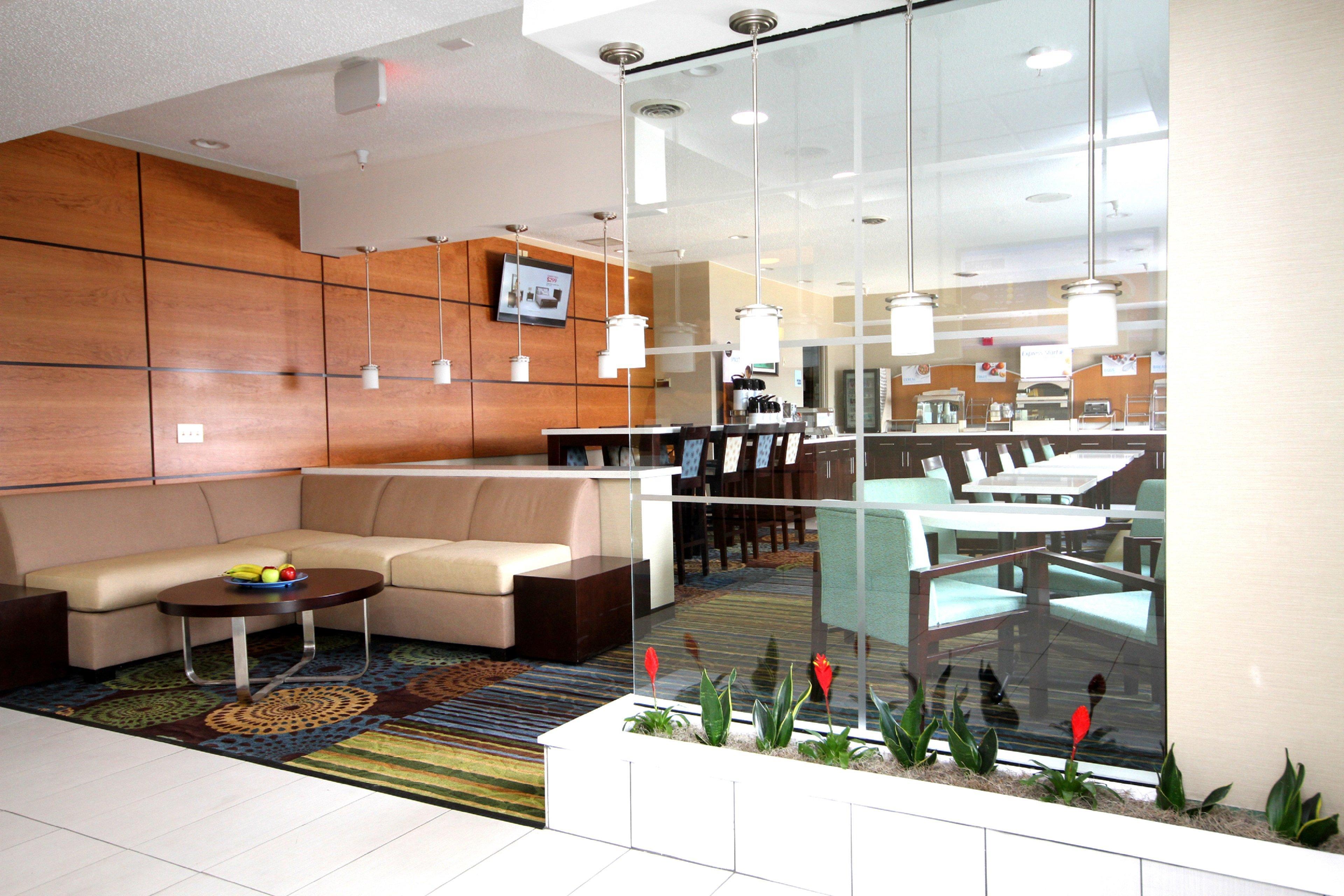 Holiday Inn Express Adrian By Ihg Екстериор снимка
