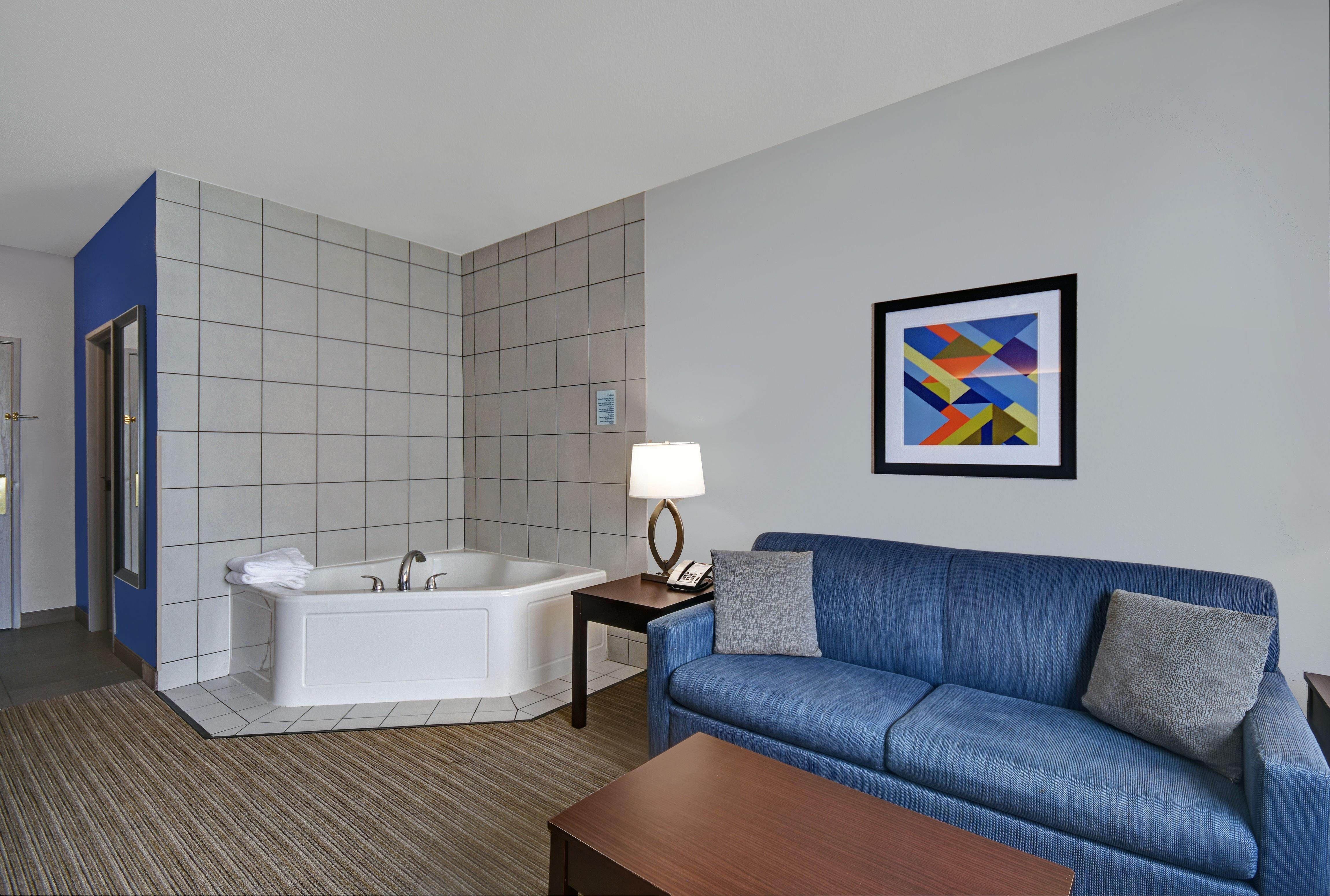 Holiday Inn Express Adrian By Ihg Екстериор снимка