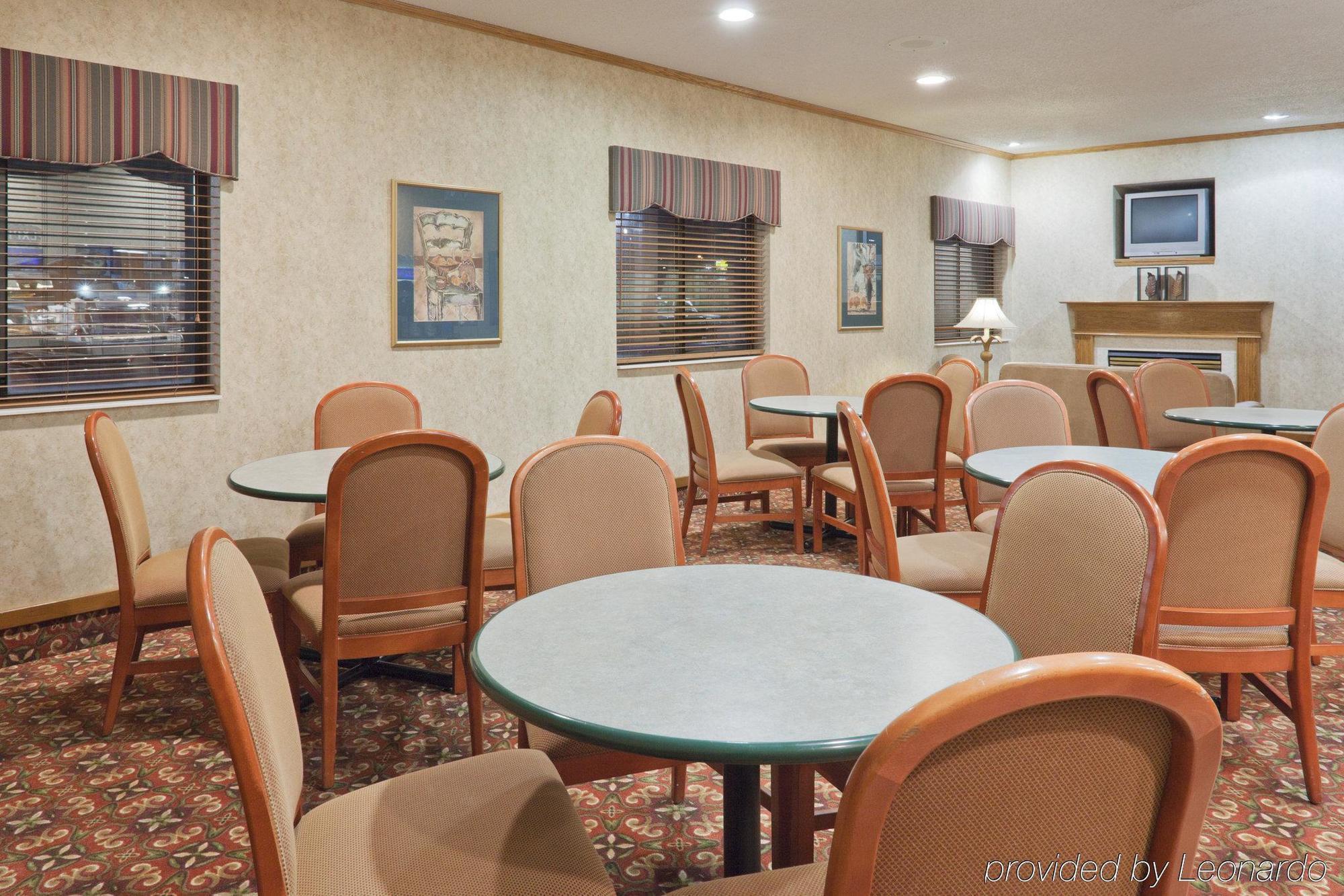 Holiday Inn Express Adrian By Ihg Ресторант снимка