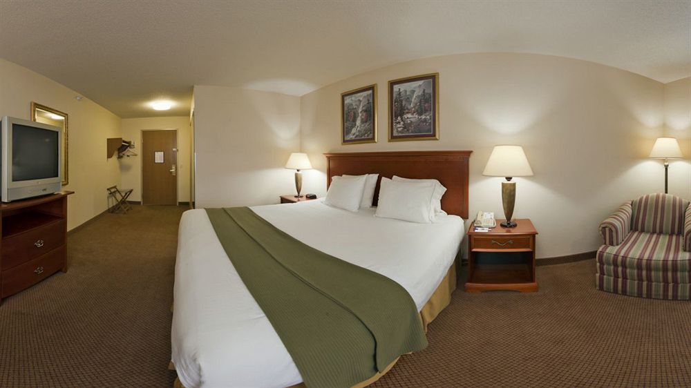 Holiday Inn Express Adrian By Ihg Екстериор снимка