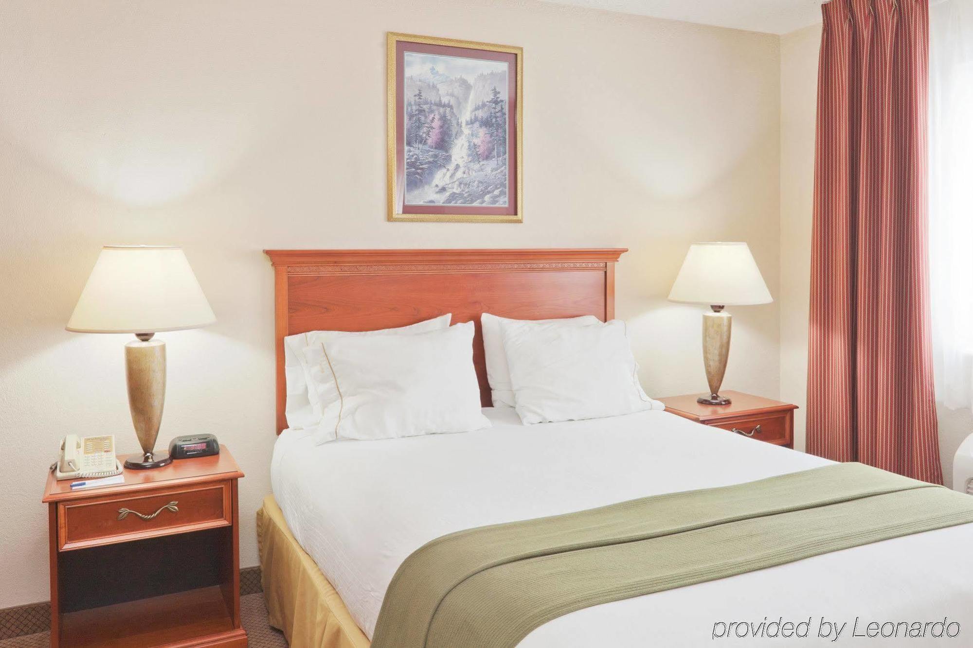 Holiday Inn Express Adrian By Ihg Стая снимка